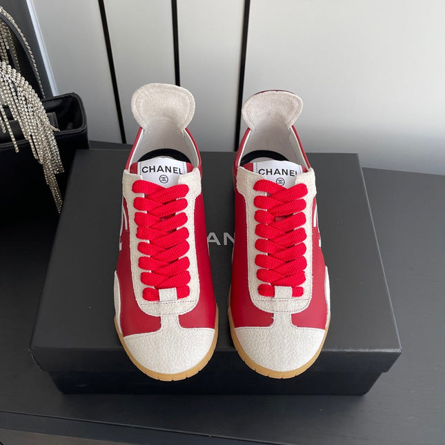 CHANEL LOW-TOP SNEAKERS IN RED CALFSKIN MIX SUEDE