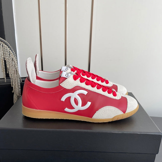 CHANEL LOW-TOP SNEAKERS IN RED CALFSKIN MIX SUEDE