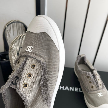 CHANEL 26S LOW TOP SNEAKERS IN GREY FRAYED CANVAS