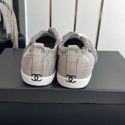 CHANEL 26S LOW TOP SNEAKERS IN GREY FRAYED CANVAS