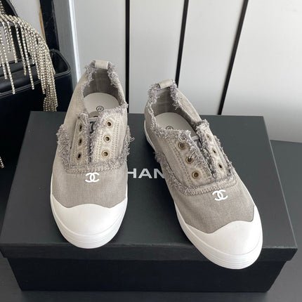CHANEL 26S LOW TOP SNEAKERS IN GREY FRAYED CANVAS