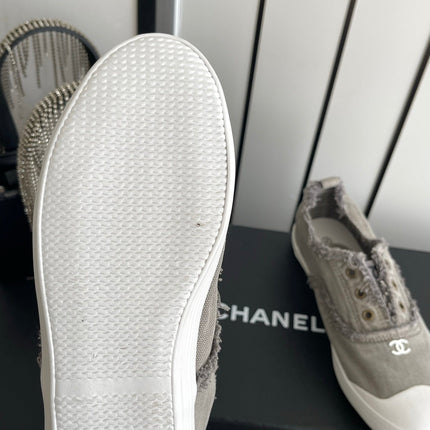 CHANEL 26S LOW TOP SNEAKERS IN GREY FRAYED CANVAS
