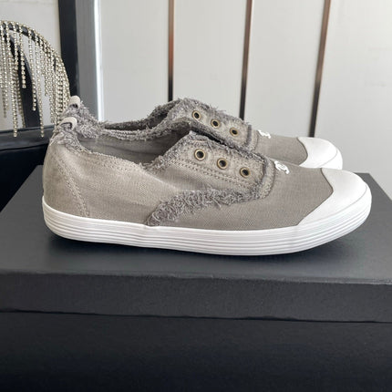 CHANEL 26S LOW TOP SNEAKERS IN GREY FRAYED CANVAS