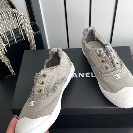 CHANEL 26S LOW TOP SNEAKERS IN GREY FRAYED CANVAS