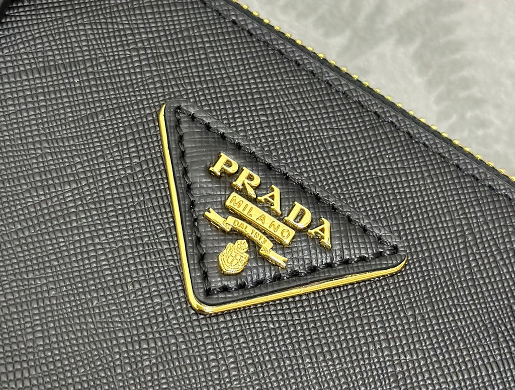PRADA 25S GALLERIA LARGE BAG 28 IN BLACK CALFSKIN GOLD HARDWARE