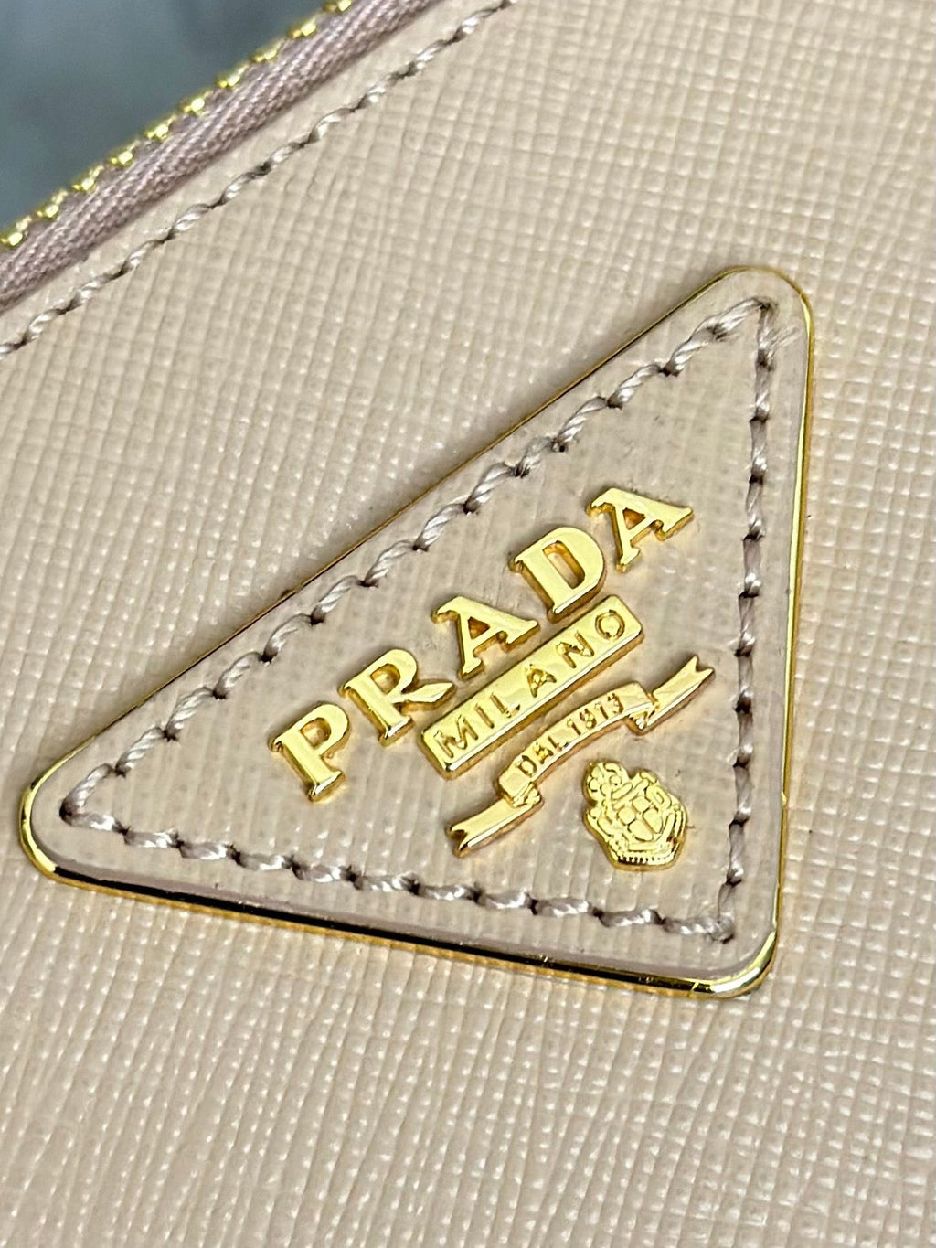 PRADA 26S HANDBAG 28 IN BEIGE SAFFIANO