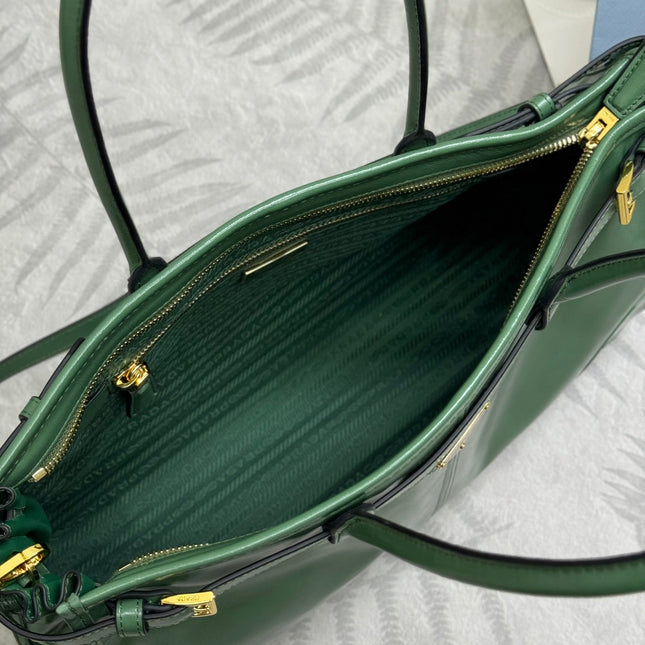 PRADA 25S BONNIE LARGE HANDBAG 38 IN GREEN GLOSSY CALFSKIN GOLD HARDWARE