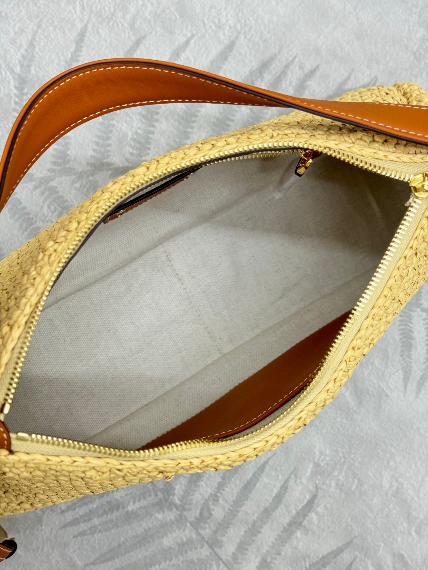 PRADA 26S SHOULDER BAG 34 IN NATURAL RAFFIA