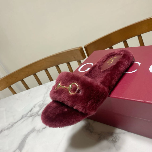 GUCCI 26S HORSEBIT MULES IN DARK RED SHEARLING