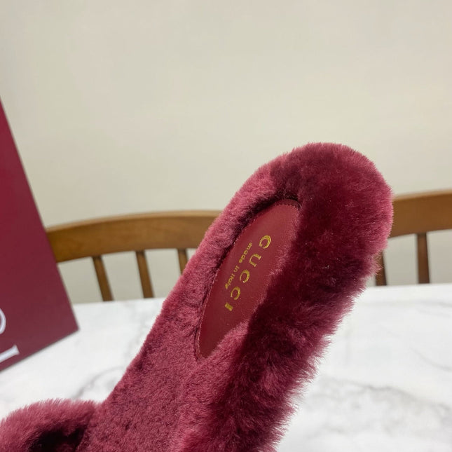 GUCCI 26S HORSEBIT MULES IN DARK RED SHEARLING