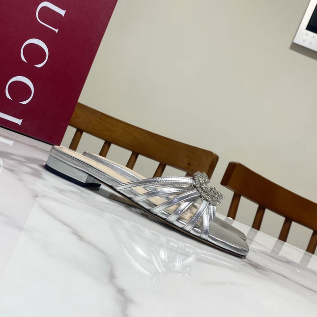GUCCI 26S FLAT SLIDES IN SILVER CALFSKIN WITH CRYSTAL