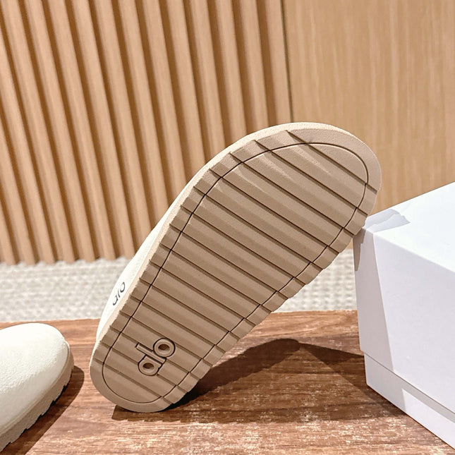 ALO 25S BIRKENSTOCK CLOGS IN CREAM WHITE SUEDE