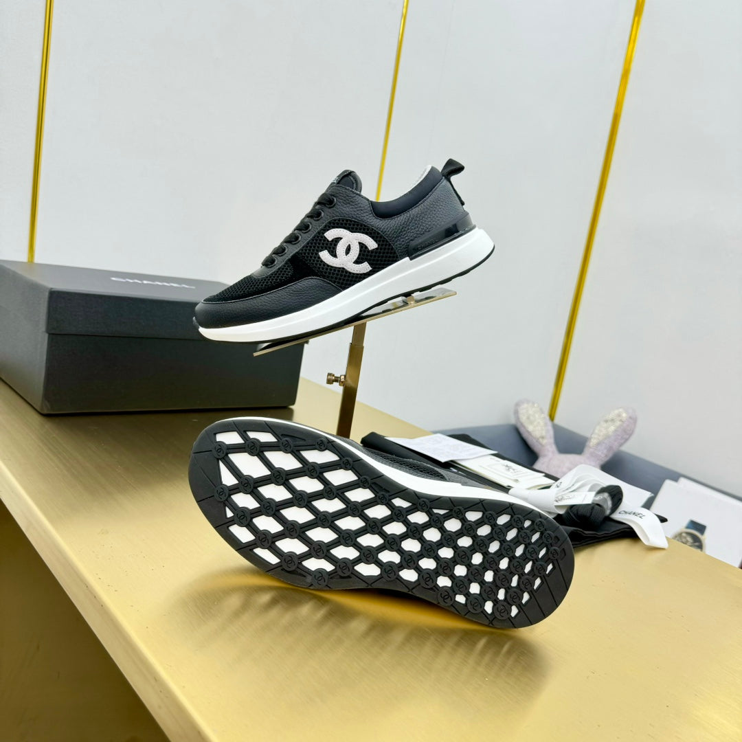 CLASSIC TRAINER IN BLACK MERCERIZED VELVET WITH WHITE LOGO
