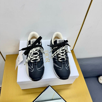 DIOR 26S RUNNING SNEAKER IN BLACK CALFSKIN AND BEIGE SUEDE