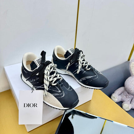 DIOR 26S RUNNING SNEAKER IN BLACK CALFSKIN AND BEIGE SUEDE