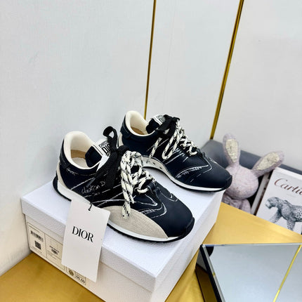 DIOR 26S RUNNING SNEAKER IN BLACK CALFSKIN AND BEIGE SUEDE