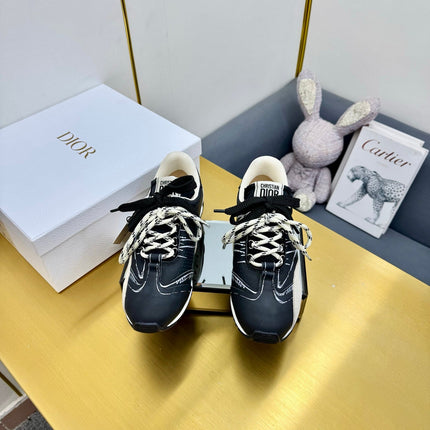 DIOR 26S RUNNING SNEAKER IN BLACK CALFSKIN AND BEIGE SUEDE