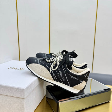 DIOR 26S RUNNING SNEAKER IN BLACK CALFSKIN AND BEIGE SUEDE