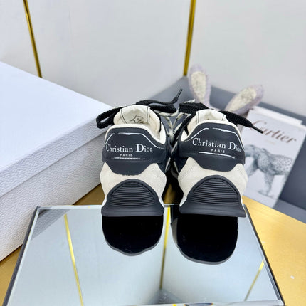 DIOR 26S RUNNING SNEAKER IN BLACK CALFSKIN AND BEIGE SUEDE