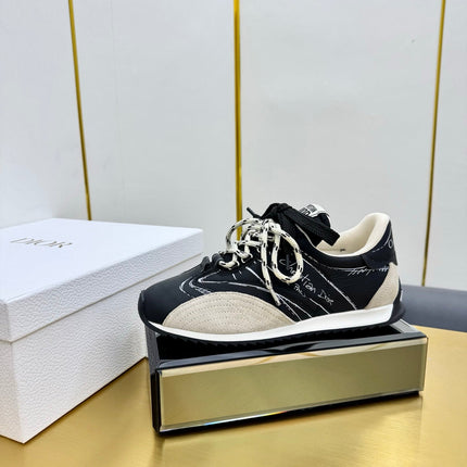 DIOR 26S RUNNING SNEAKER IN BLACK CALFSKIN AND BEIGE SUEDE