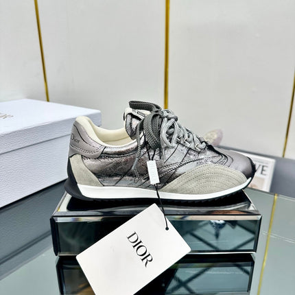 DIOR 26S RUNNING SNEAKER IN DARK SILVER CALFSKIN AND BEIGE SUEDE