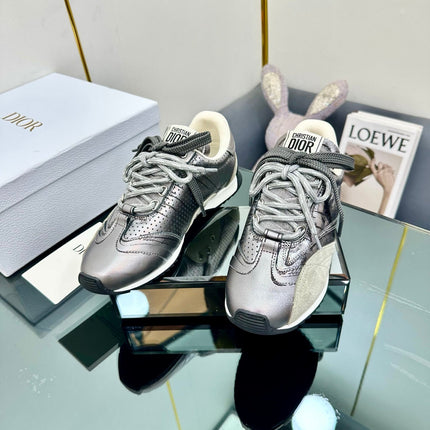 DIOR 26S RUNNING SNEAKER IN DARK SILVER CALFSKIN AND BEIGE SUEDE
