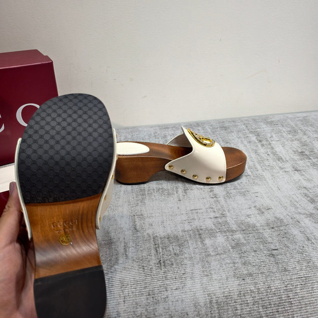 GUCCI 26S PLATFORM MULES IN IVORY WHITE PATENT CALFSKIN GOLD HARDWARE