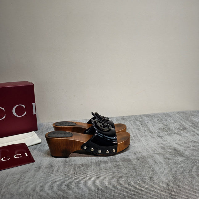 GUCCI 26S PLATFORM MULES IN BLACK PATENT CALFSKIN