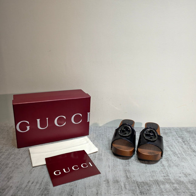 GUCCI 26S PLATFORM MULES IN BLACK PATENT CALFSKIN
