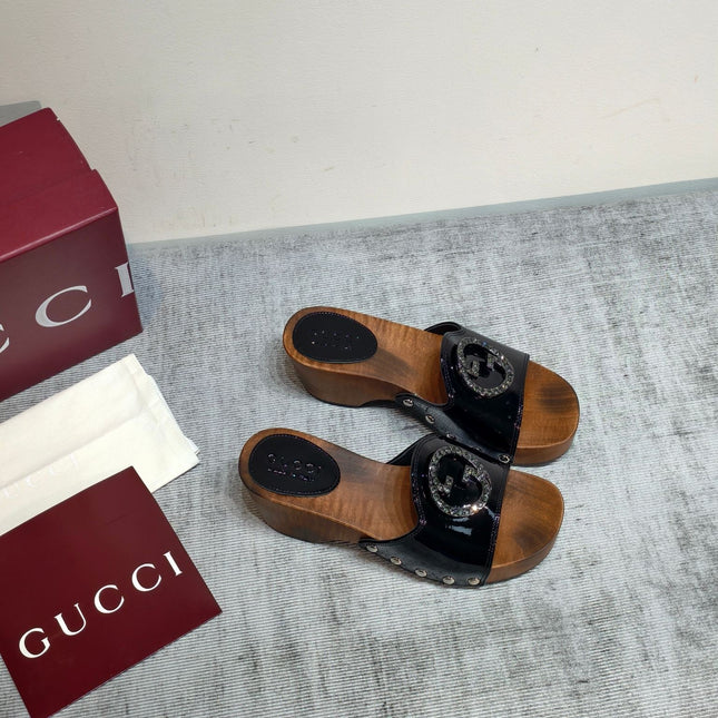 GUCCI 26S PLATFORM MULES IN BLACK PATENT CALFSKIN