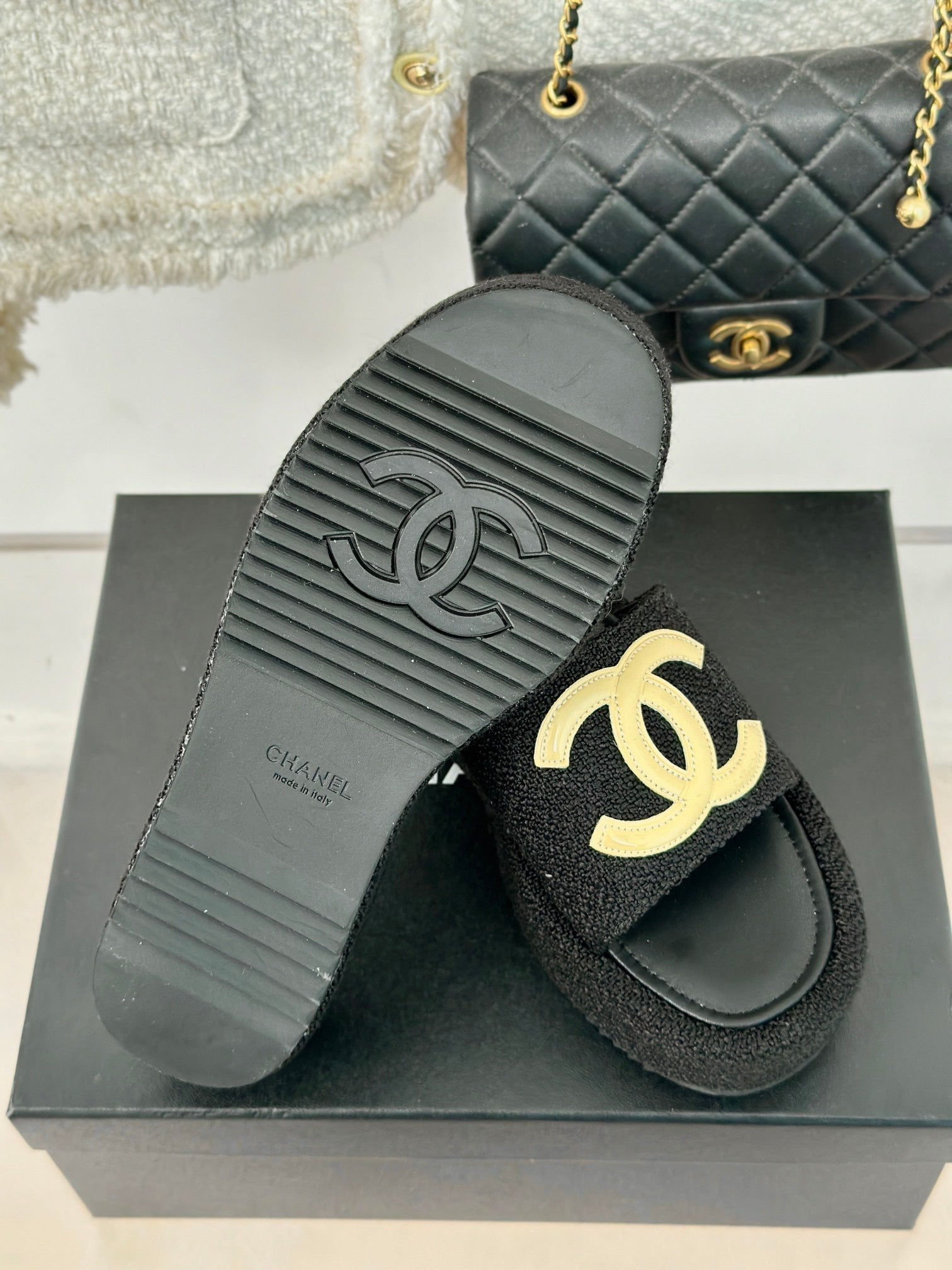 CLASSIC SLIPPERS THICK SOLE IN BLACK TWEED
