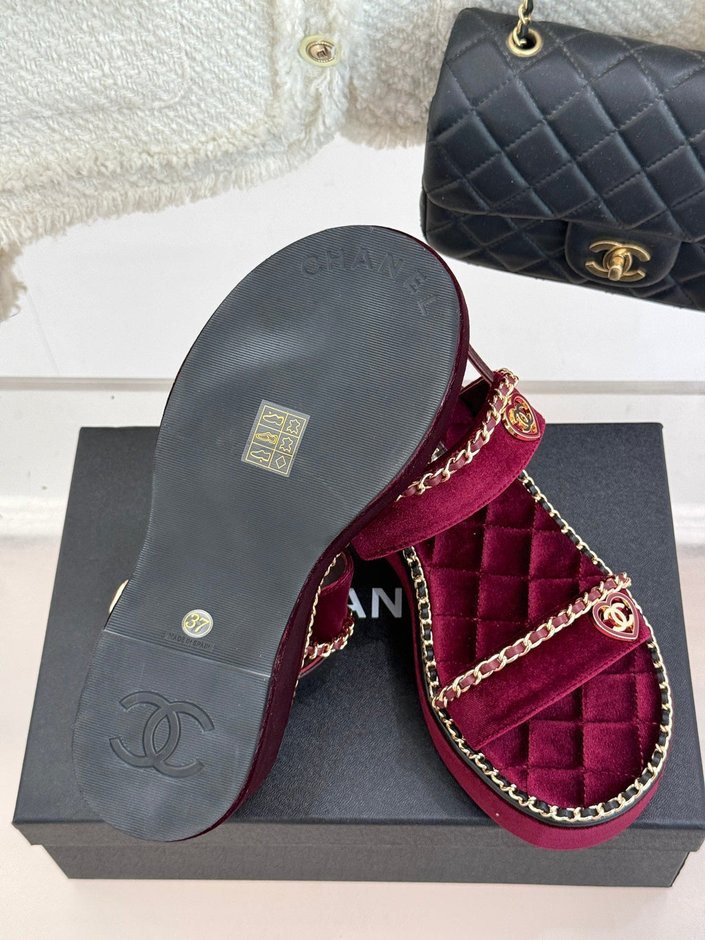THICK-SOLED CHAIN HEART SANDAL IN PLUM PURPLE VELVET