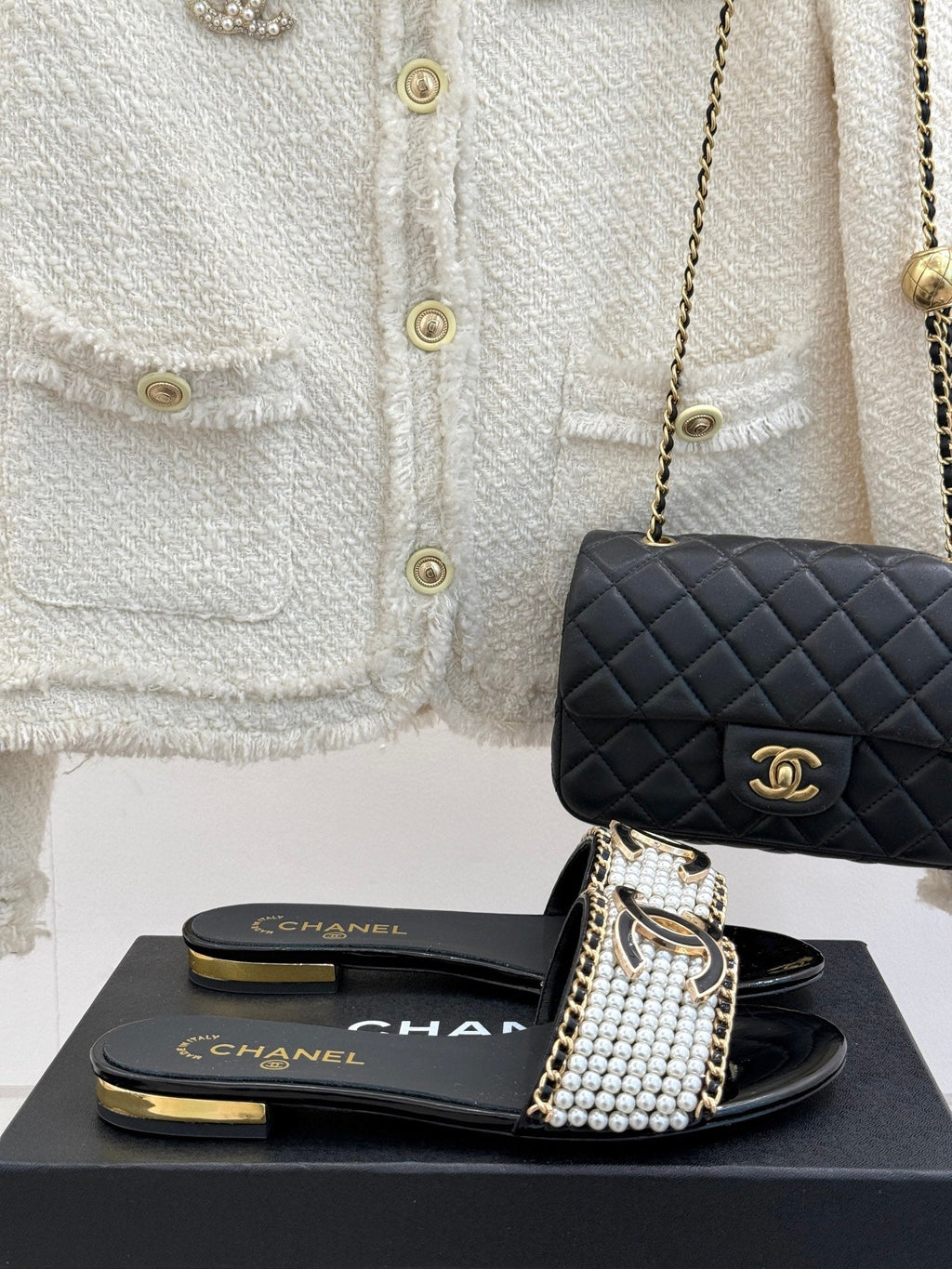 CC SLIDE SANDALS IN BLACK AND WHITE PEARL