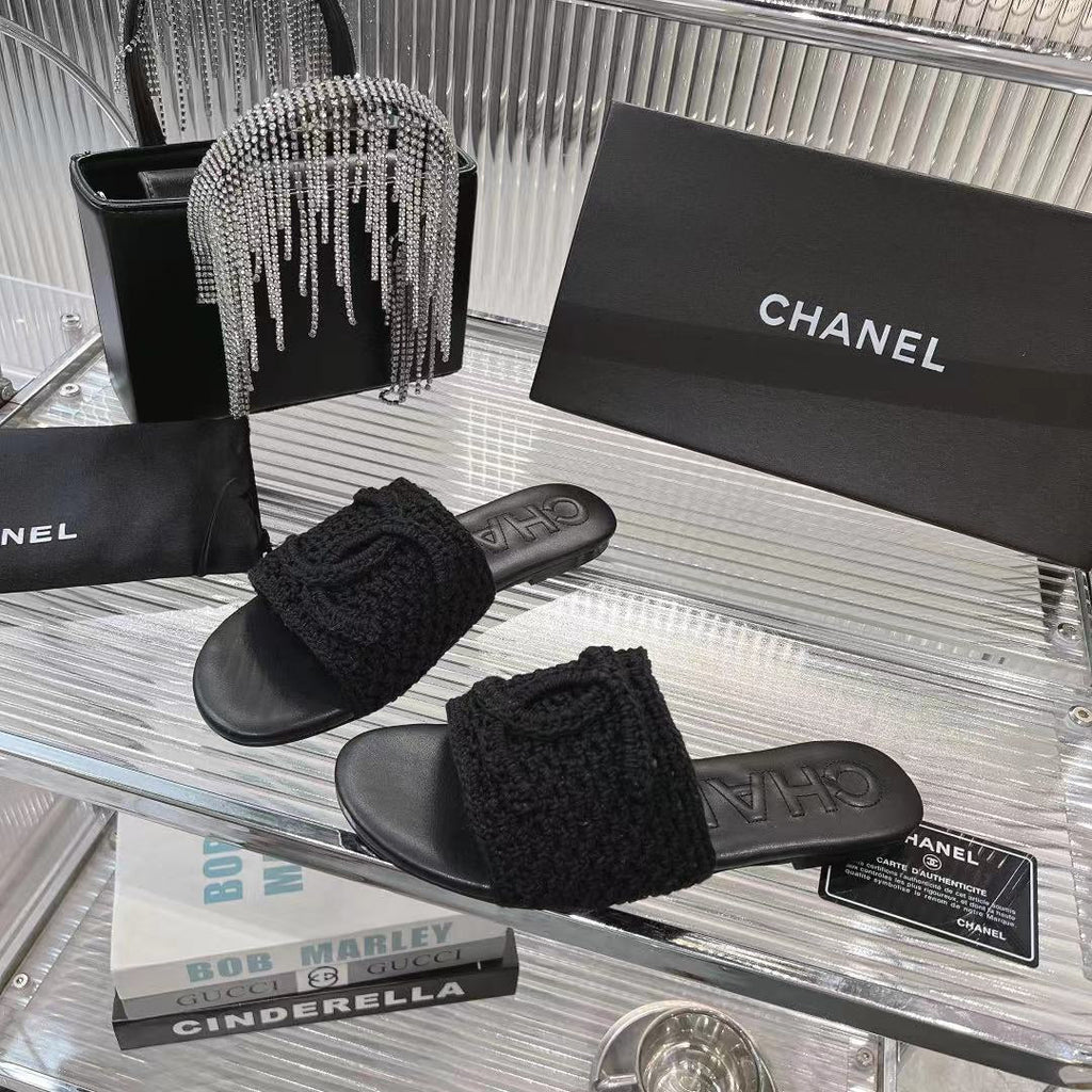 SLIPPERS BLACK SHEEPSKIN