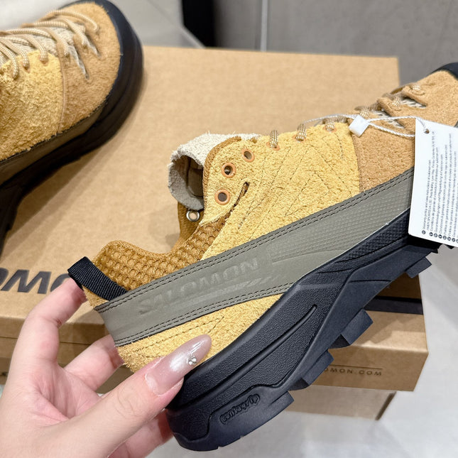 ALO 25S SALOMON AERO GLIDE 3 IN DARK BEIGE AND BLACK SUEDE