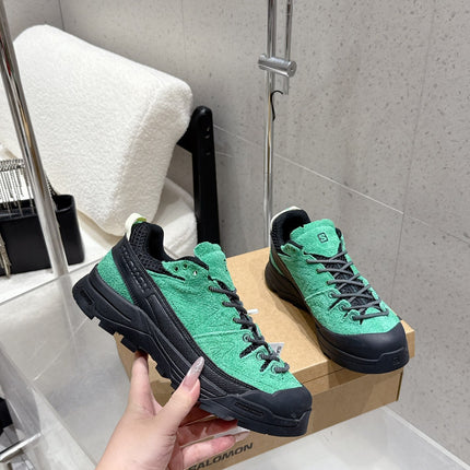 ALO 25S SALOMON AERO GLIDE 3 IN BLACK AND GREEN SUEDE