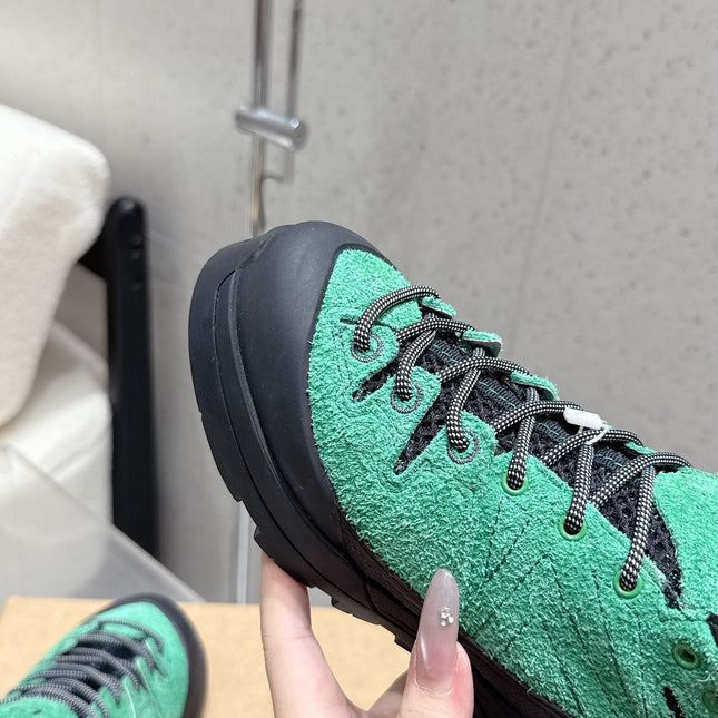 ALO 25S SALOMON AERO GLIDE 3 IN BLACK AND GREEN SUEDE