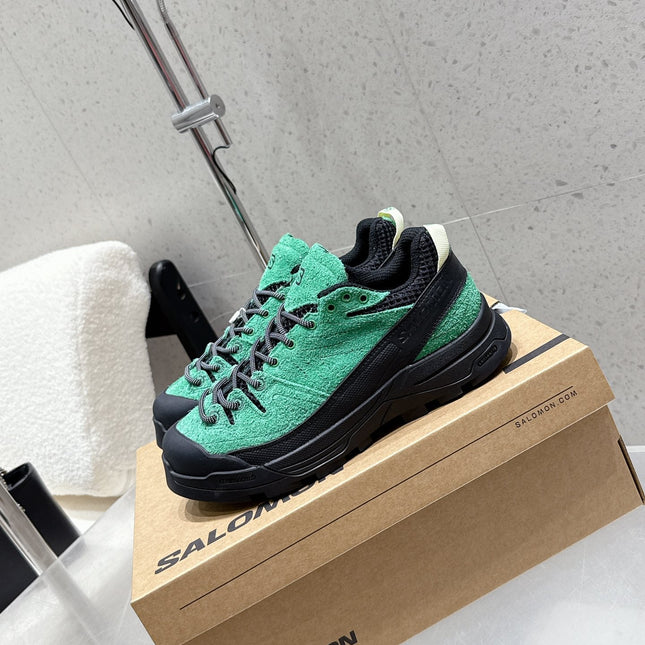 ALO 25S SALOMON AERO GLIDE 3 IN BLACK AND GREEN SUEDE