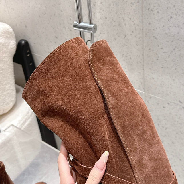 YSL 26S JANIS KNEE-HIGH BOOTS 90 MM IN BROWN SUEDE