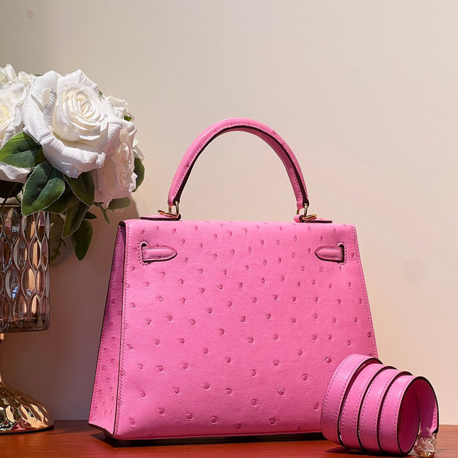 KELLY SELLIER 25 BAG IN DOLL PINK OSTRICH LEATHER WITH GOLD HARDWARE