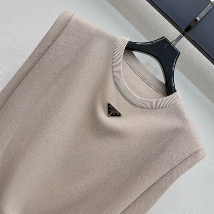 PRADA 26S SLEEVELESS SWEATER STYLE 922