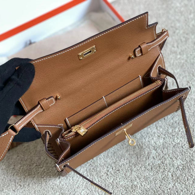 KELLY CLASSIQUE TO GO WALLET 20 IN CHOCOLATE BROWN CALFSKIN WITH GOLD HARDWARE
