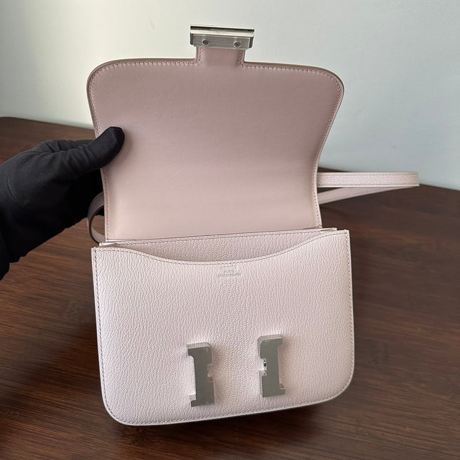 CONSTANCE 18 LIGHT PINK CHEVRE SILVER HARDWARE