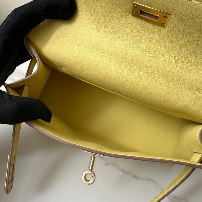 HM KELLY POCHETTE 22 IN LIGHT YELLOW SWIFT LEATHER GOLD HARDWARE