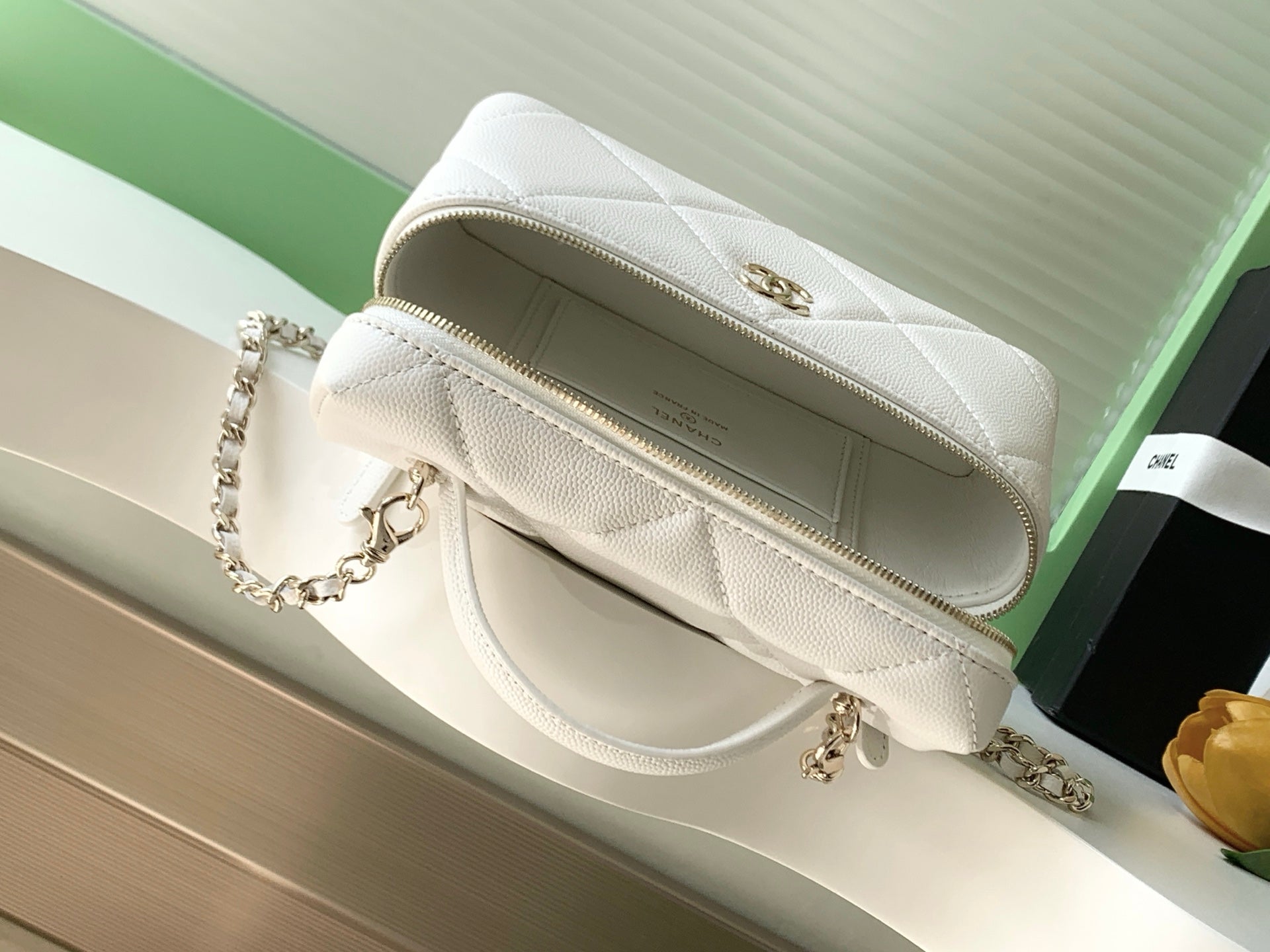 25S VANITY BAG 19.5 CM IN WHITE LAMBSKIN