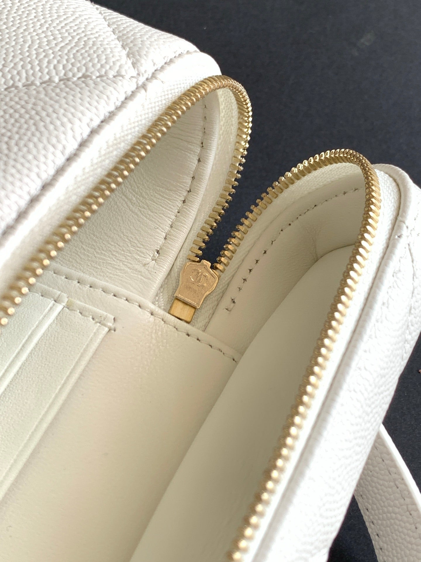 25S VANITY BAG 19.5 CM IN WHITE LAMBSKIN