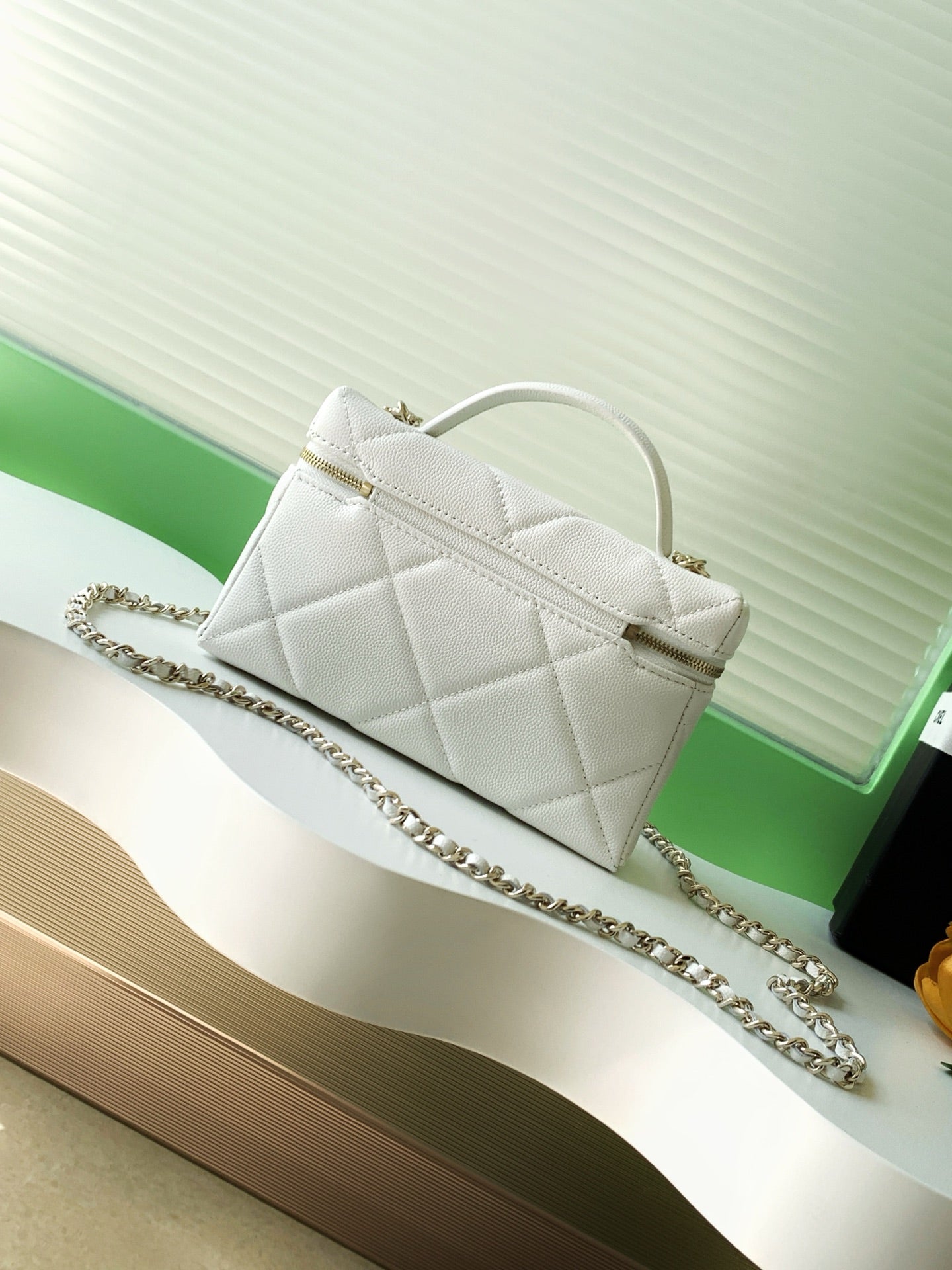 25S VANITY BAG 19.5 CM IN WHITE LAMBSKIN