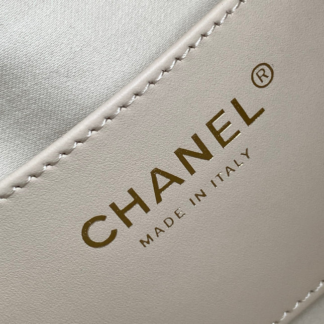 CHANEL 25S HOBO BAG 22 IN LIGHT BEIGE CAVIAR LEATHER WITH GOLD HARDWARE