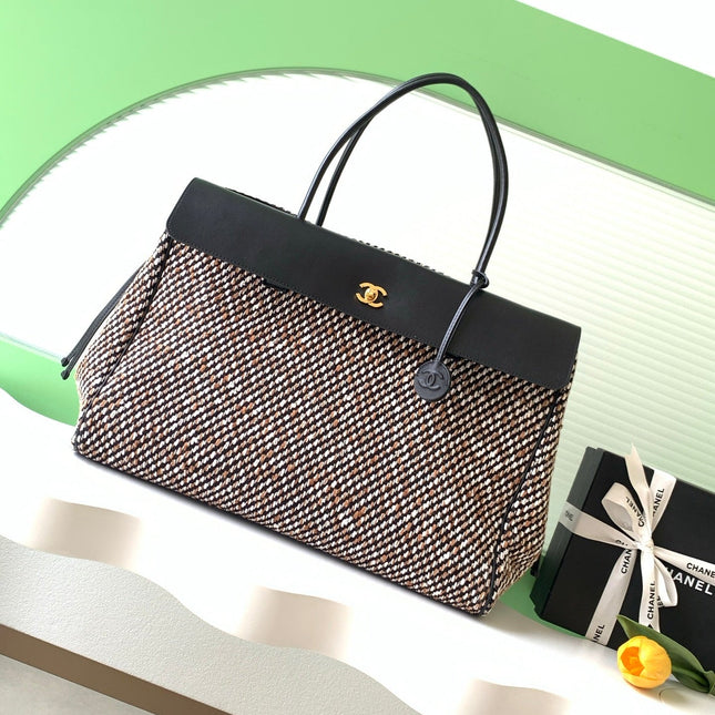 CHANEL 26S LARGE TOTE BAG 43 IN IVORY AND CAMEL TWEED WITH BLACK CALFSKIN