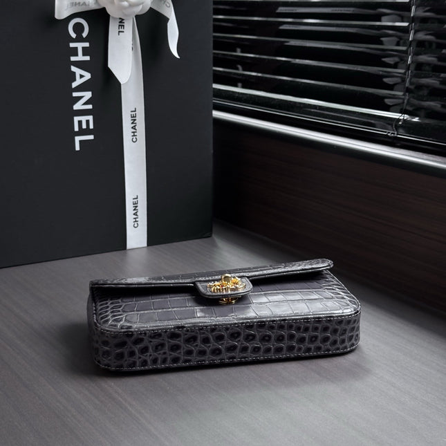 CHANEL 26S WALLET ON CHAIN 22 IN CHARCOAL GRAY CROCODILE-EMBOSSED CALFSKIN GOLD HARDWARE